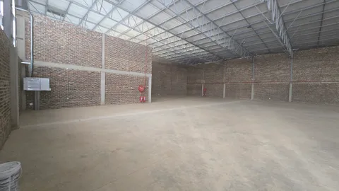 Malibongwe Industrial Park has a 2079m² Industrial Unit Available To Let (4)